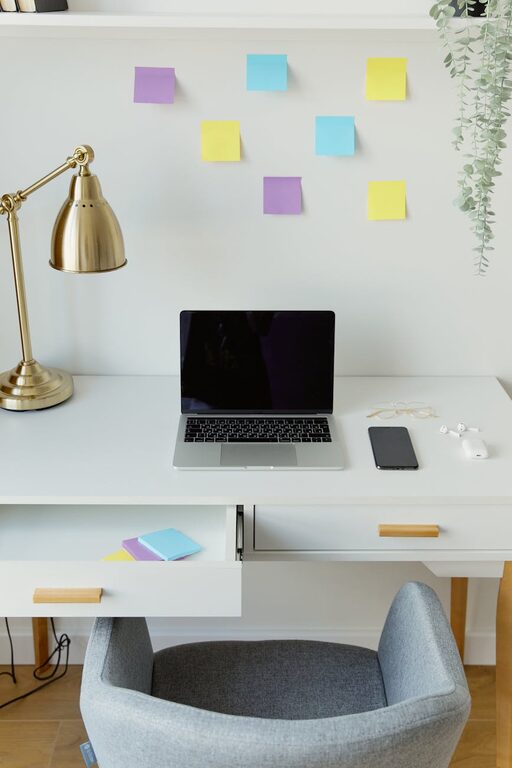 Sfaturi practice pentru organizarea unui birou eficient acasă